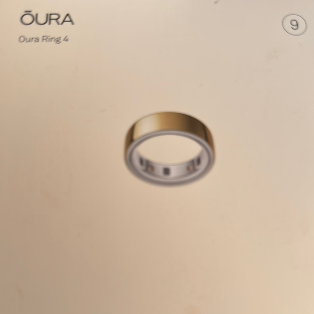 Oura Ring 4 in Elegant Gold